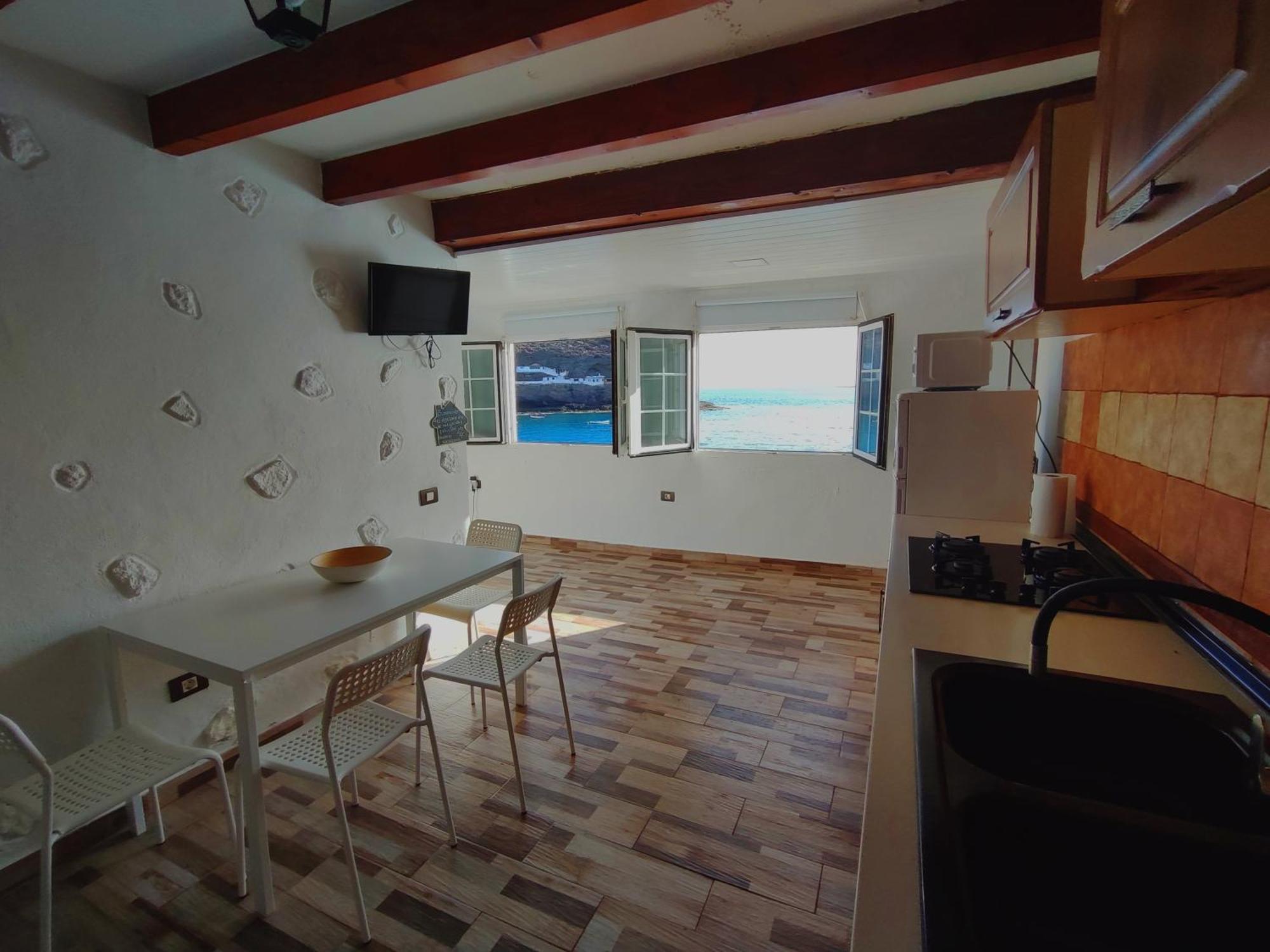 Ocean Crib By Wave Apartment *